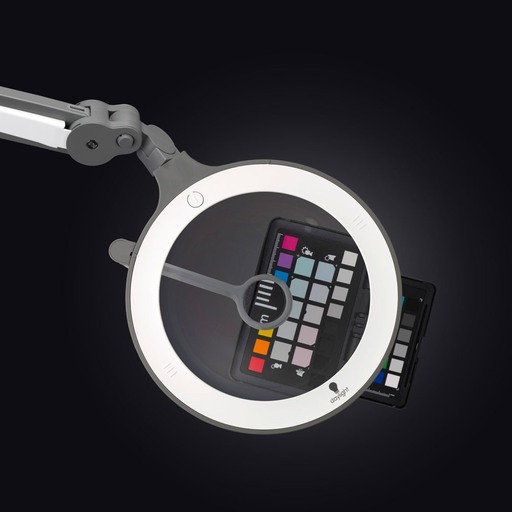 IQ Magnifying Lamp